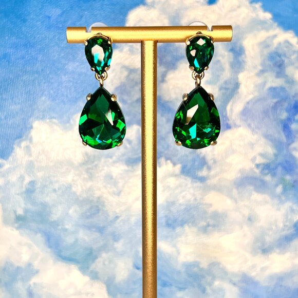 Jewelry - Angelina Jolie-Inspired Dangling Emerald Green Rhinestone Earrings on Gold